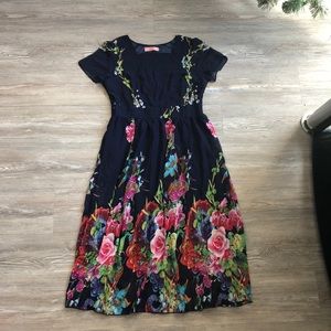 Jing Dian Jie Mei Fashion Dress